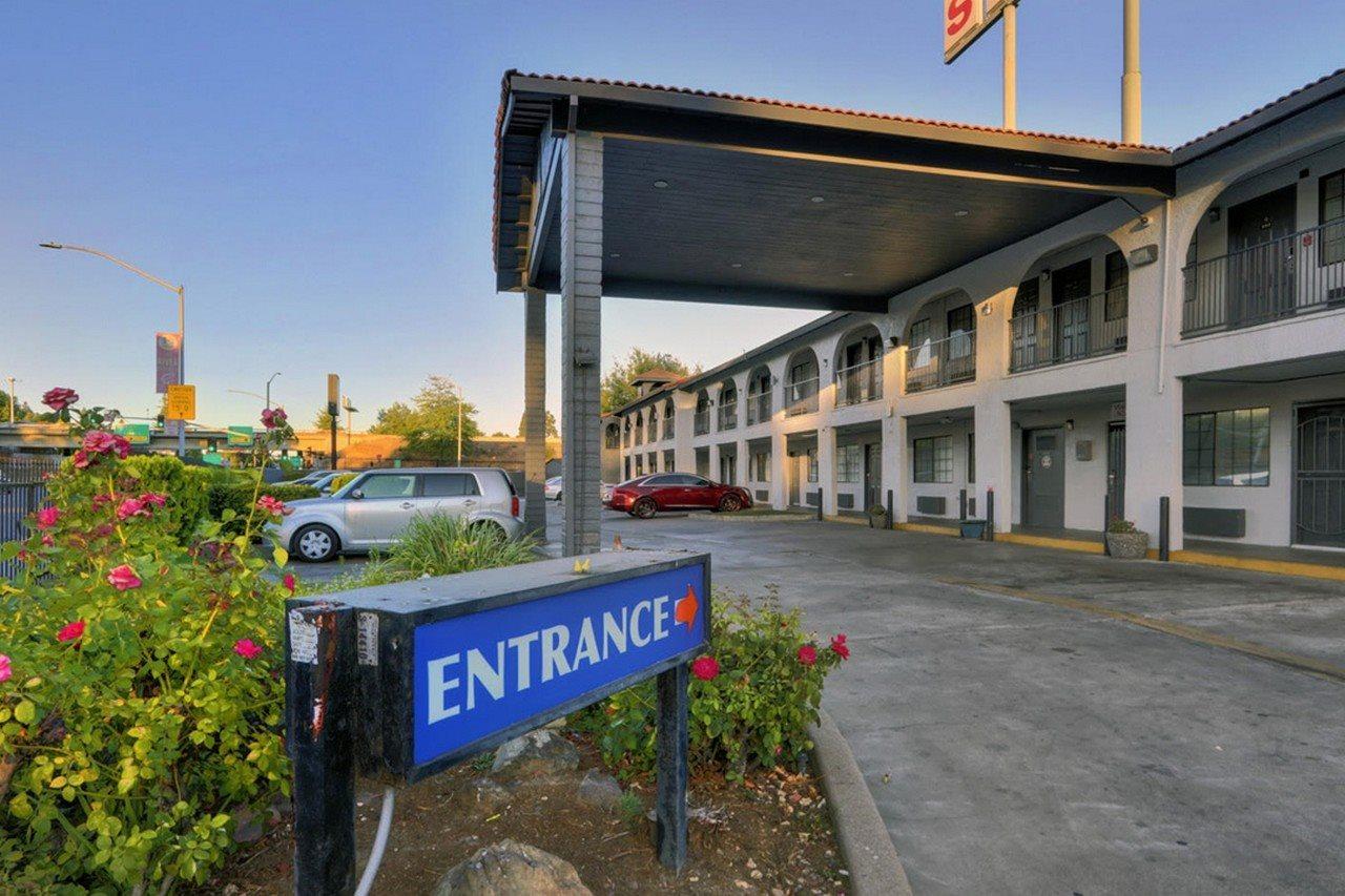Crossroads Inn - Downtown Sacramento Esterno foto